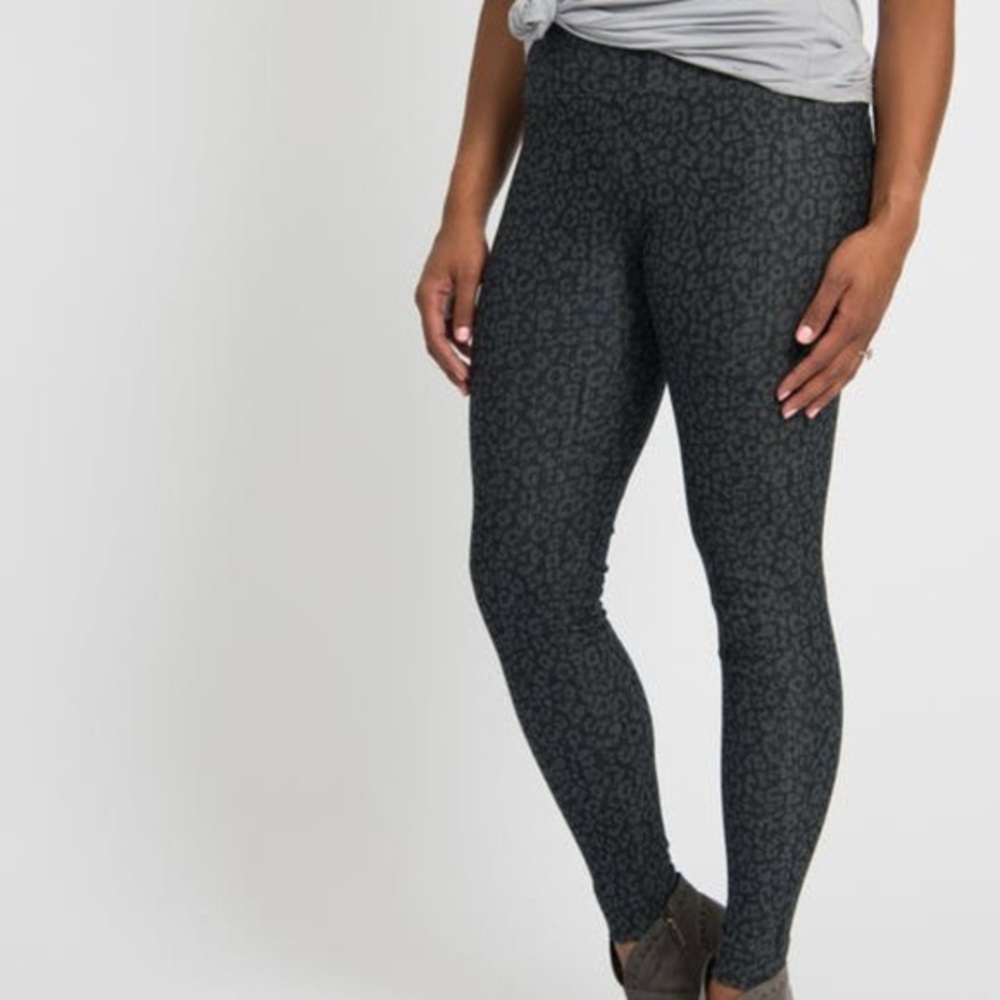 NWT Agnes & Dora Animal Print Knit Jeggings size Small